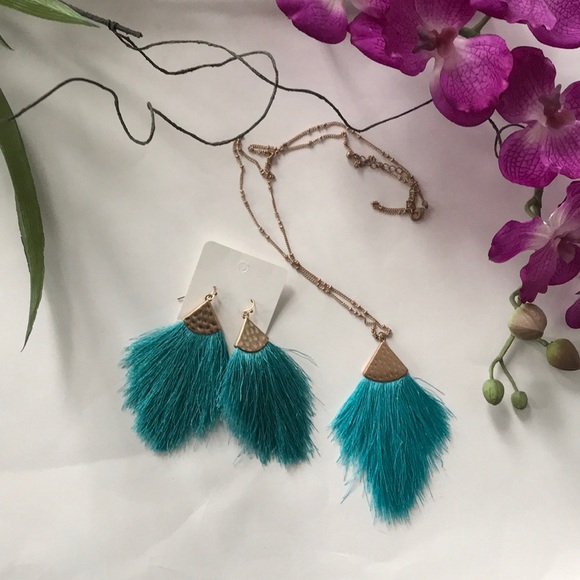 Long Fringe Pendant Necklace - Picture 6 of 6